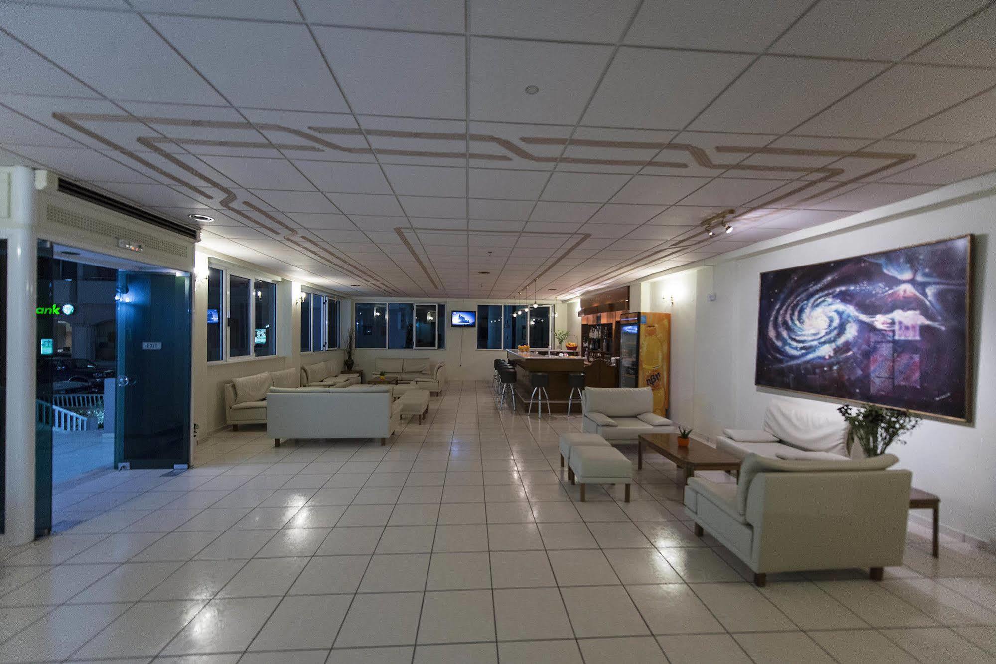 Galaxy Hotel Ierápetra Buitenkant foto